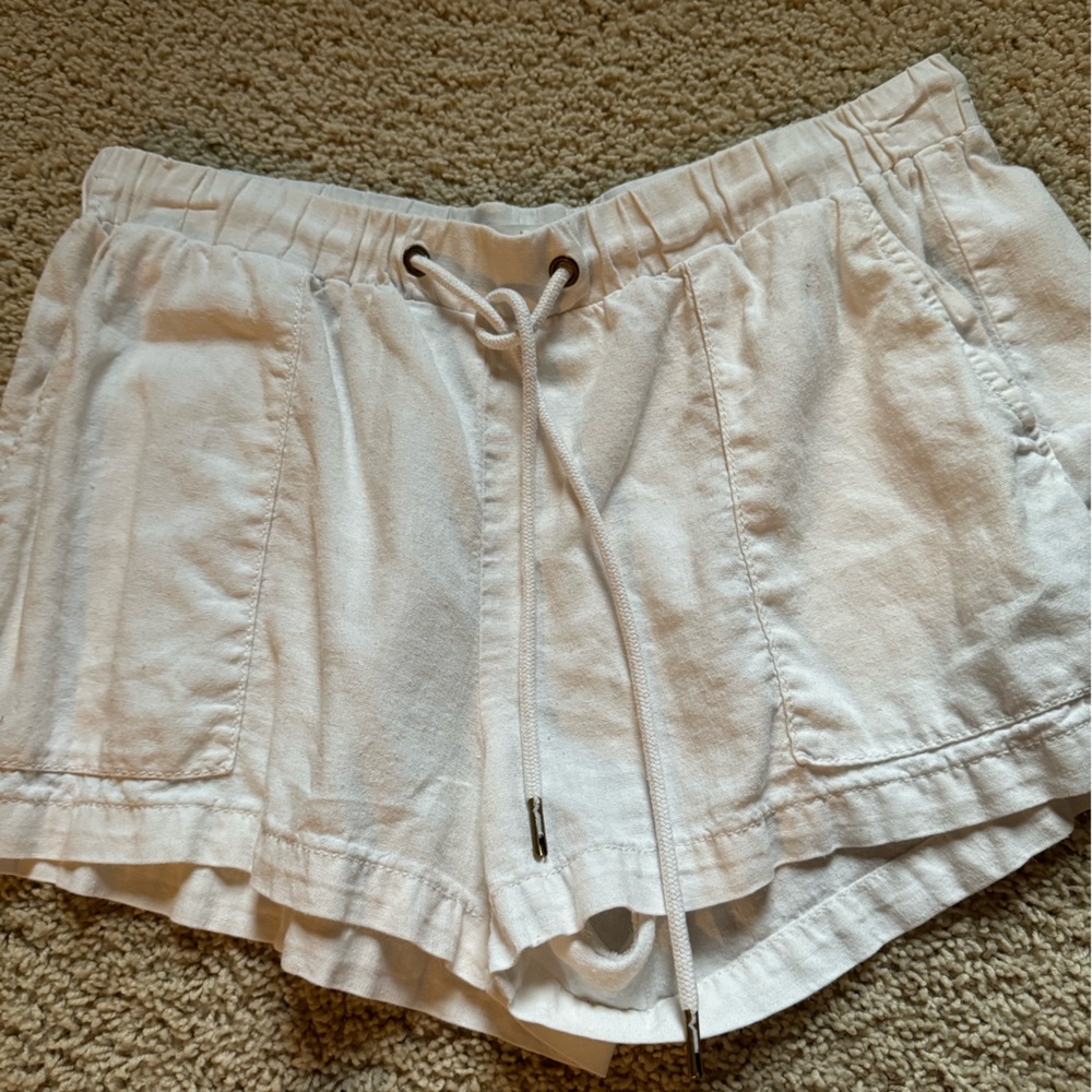 white H&M shorts